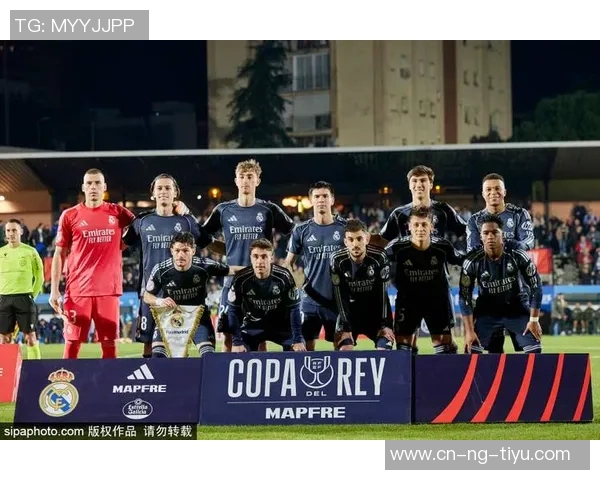 19岁荷兰中场斯米特要价6000万欧吸引皇马巴萨拜仁等豪门关注